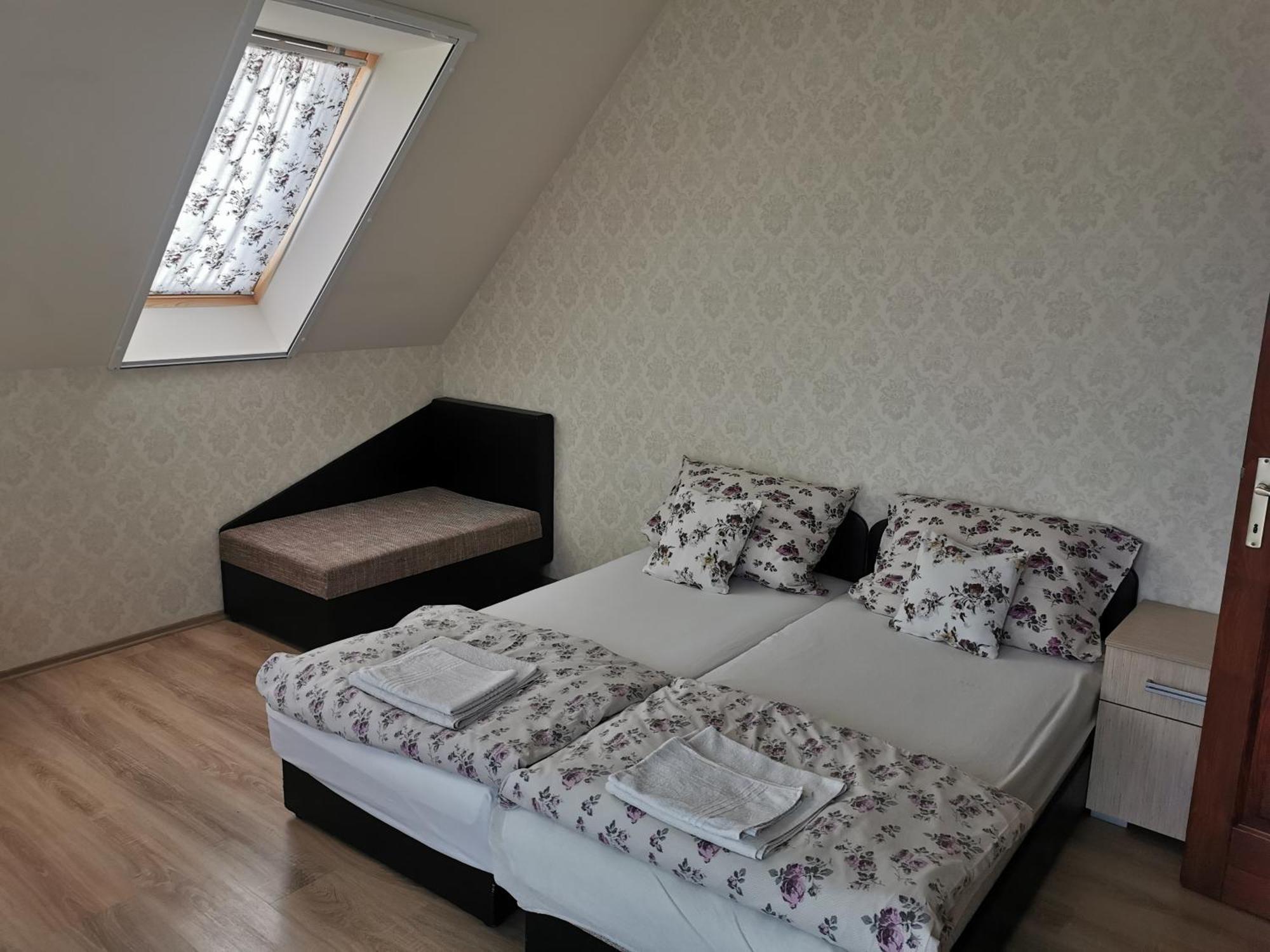 Village Garden Family Guest House Tiszakanyár Extérieur photo