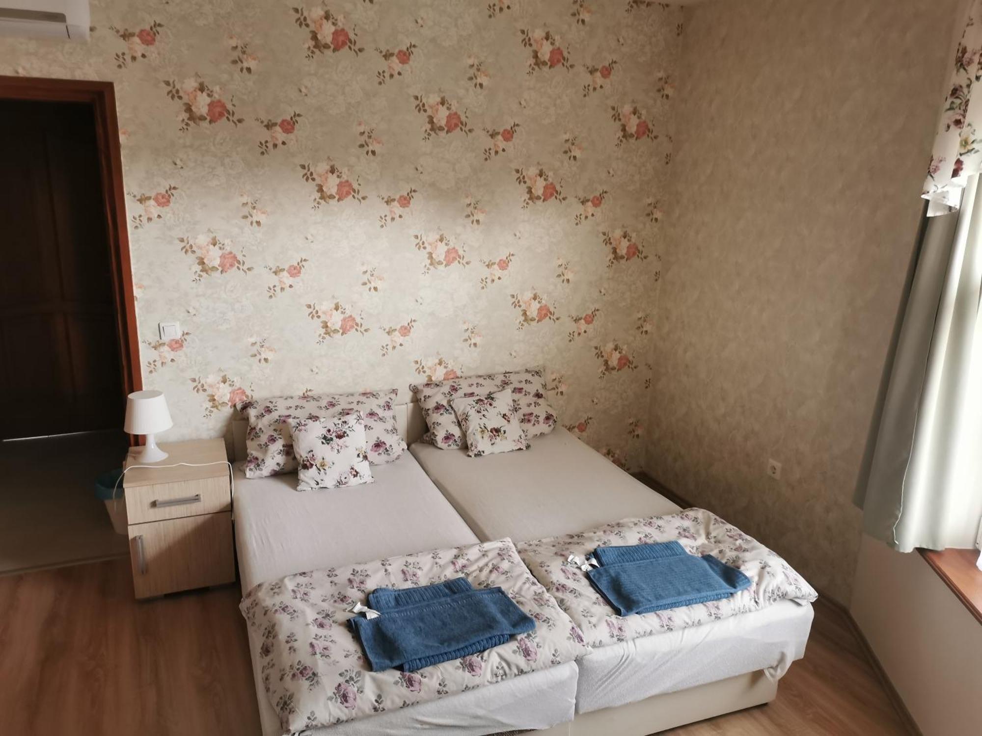 Village Garden Family Guest House Tiszakanyár Extérieur photo